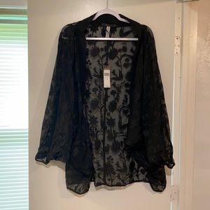BCBG kimono